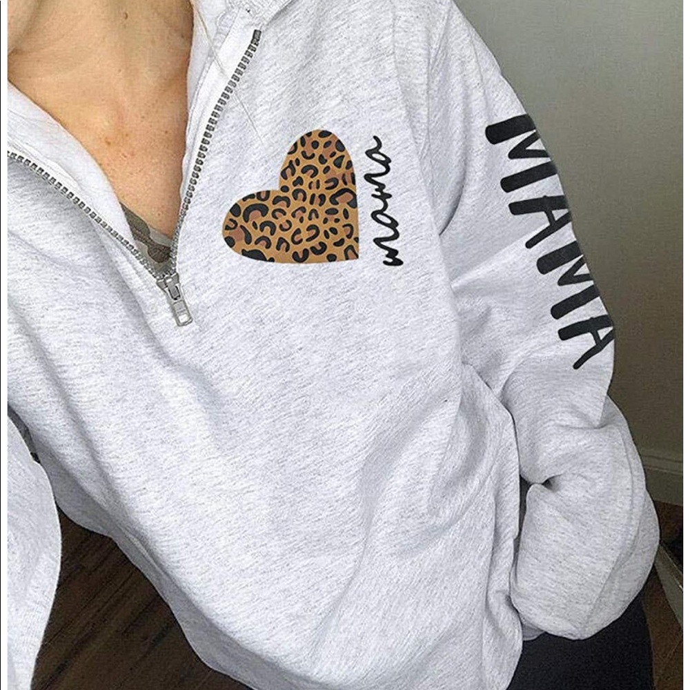 MAMA CHEETAH HEART Light Grey Sweater